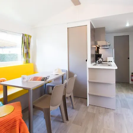 Kamp alanı Domaine De La Marina 4*